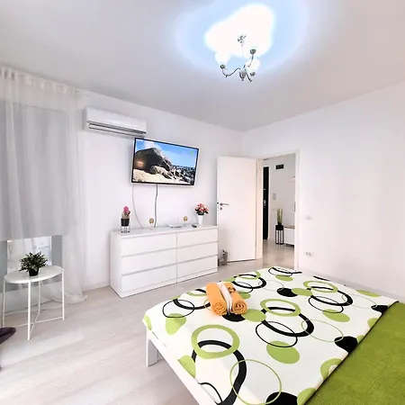 Апартаменты Cosy Near Mall Plaza *