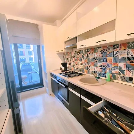 Cosy Near Mall Plaza דירה