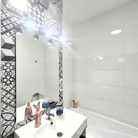 Cosy Near Mall Plaza