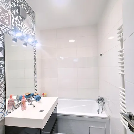 Cosy Near Mall Plaza