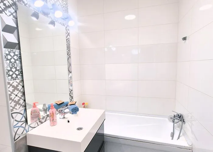 Cosy Near Mall Plaza