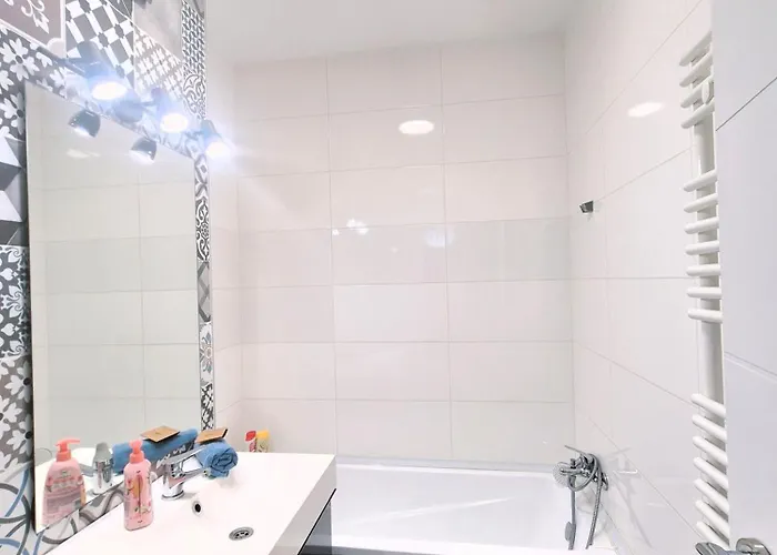 Cosy Near Mall Plaza